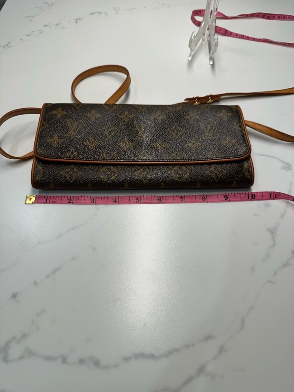 Louis Vuitton Monogram Shoulder/Crossbody Pouchette in Classic LV Monogram - Picture 9 of 16